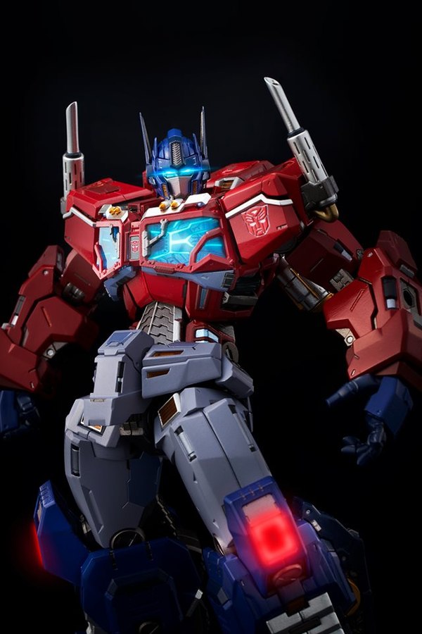 Flame Toys Kuro Kara Kuri Optimus Prime Promo Gallery 05 (5 of 21)